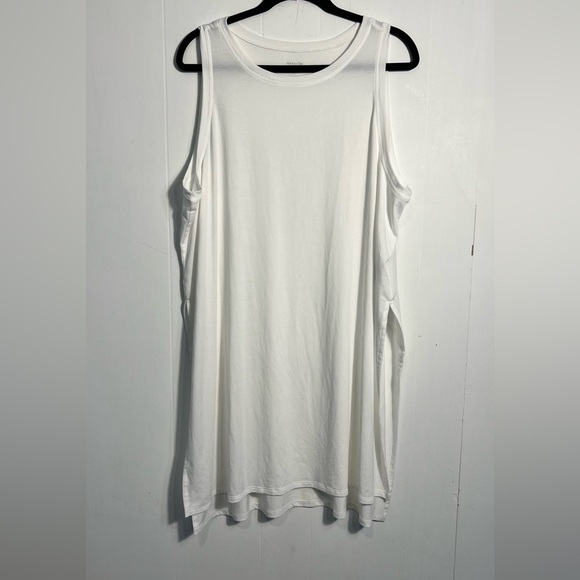 Old Navy Active Ultra Lite Go Dry White Sleeveless Side Slits 200* 42825 - Picture 1 of 4